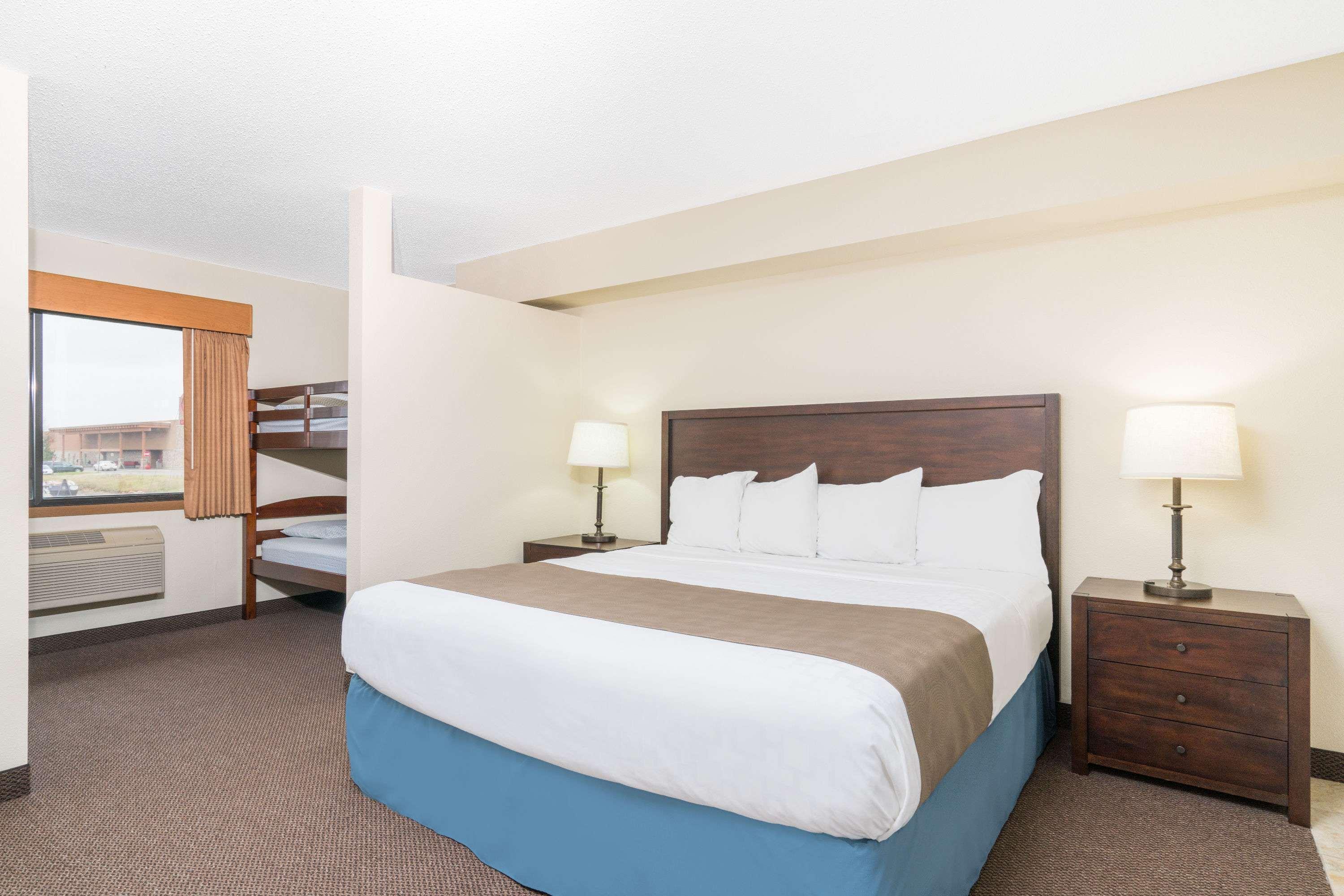 Days Inn & Suites By Wyndham Baxter Brainerd Area Zewnętrze zdjęcie